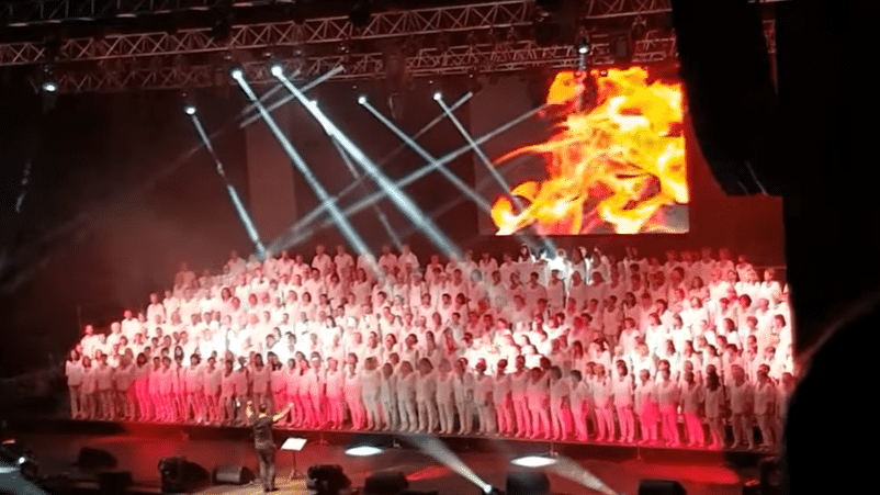 Patrick Fiori et Le Chœur du Sud : une soirée magique aux arènes de Fréjus