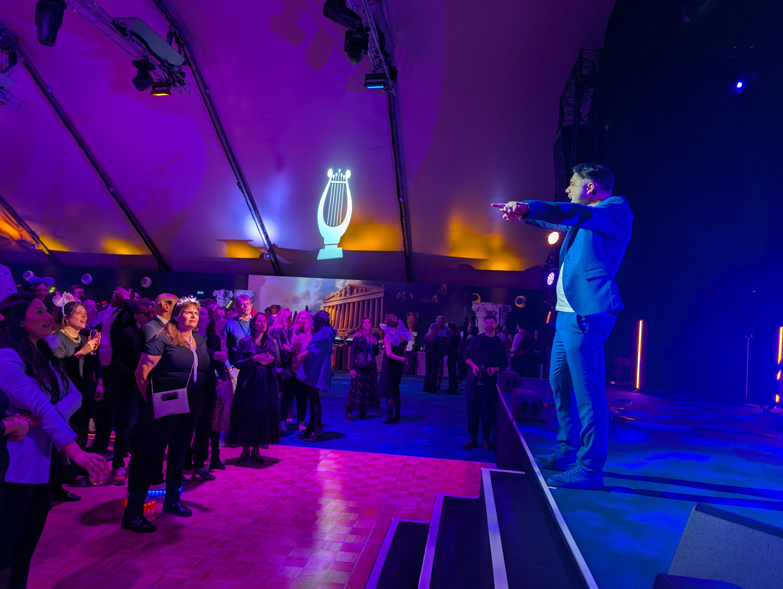 Quand Frank Castellano transforme une soirée d’entreprise en chorale éphémère !